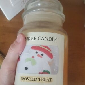 Yankee Candle Frosted Treat with Snowman Design